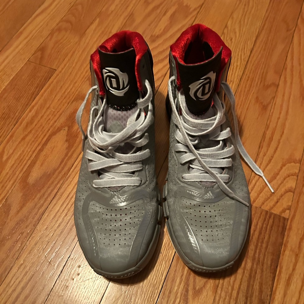 Adidas D Rose 4 Restomod “The Arrival” Black/Red Bulls men’s size 9 (H67329)